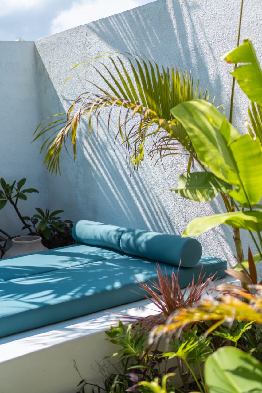 Teal poolside daybed in the sun